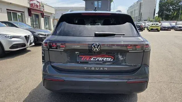 Usata VW Tiguan Life 149 CV (109 kW) 2024 Grigio SUV