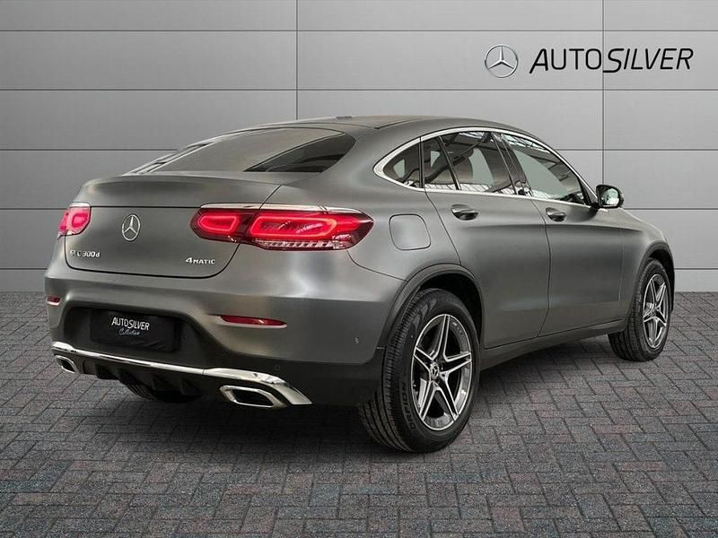 Usata Mercedes GLC300 Premium 245 CV (180 kW) 2023 Grigio selenite magno / metallizzato Coupé