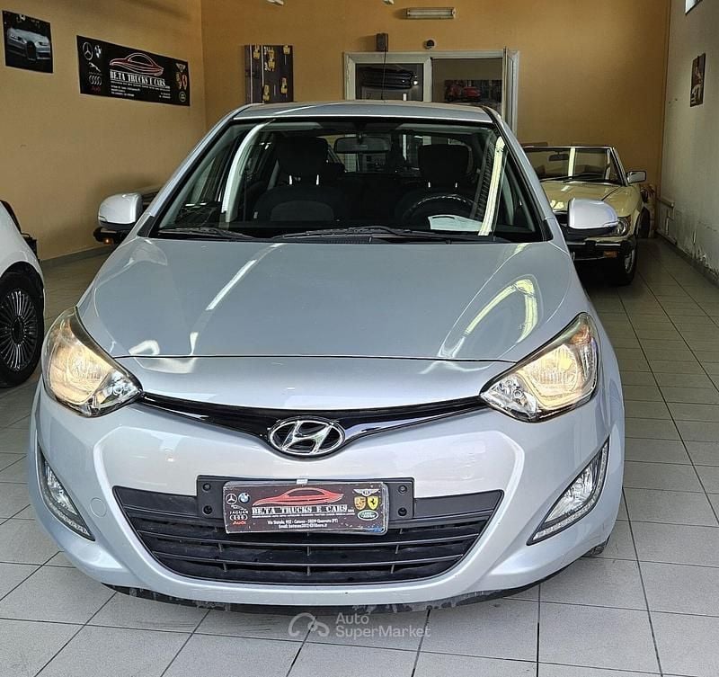 Usata Hyundai i20 Edition 86 CV (63 kW) 2013 Argento Berlina