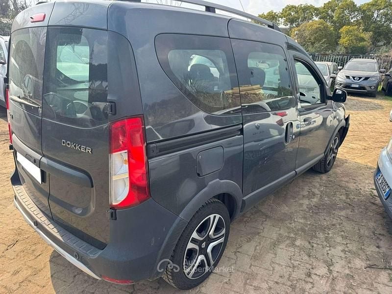 Usata Dacia Dokker Stepway 90 CV (66 kW) 2018 Gray Monovolume