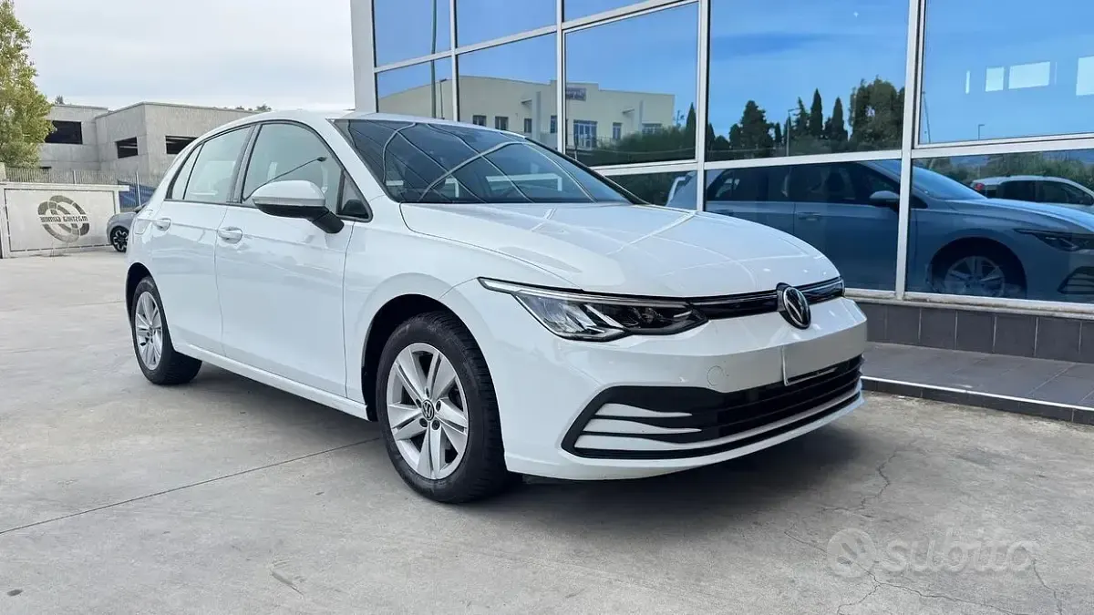 Usata VW Golf VII Life 150 CV (110 kW) 2021 Bianco Utilitaria