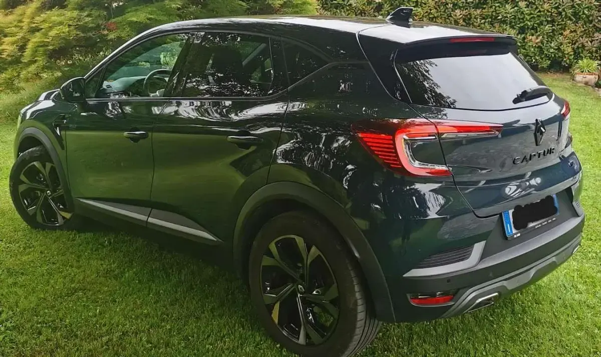 Usata Renault Captur Engineered 94 CV (69 kW) 2023 Blu/azzurro SUV