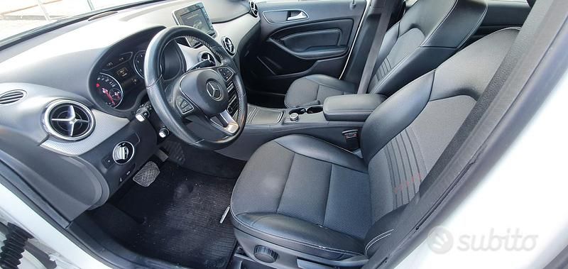 Usata Mercedes B200 140 CV (102 kW) 2015 Bianco Monovolume