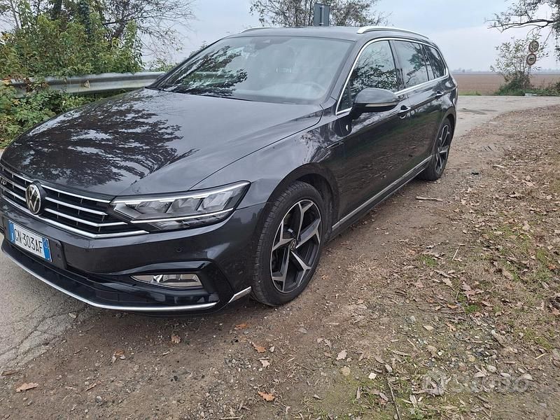 Grigio Usata 2025 VW Passat Executive Station wagon | 27.000 € (Super prezzo) - Immagine 1/4