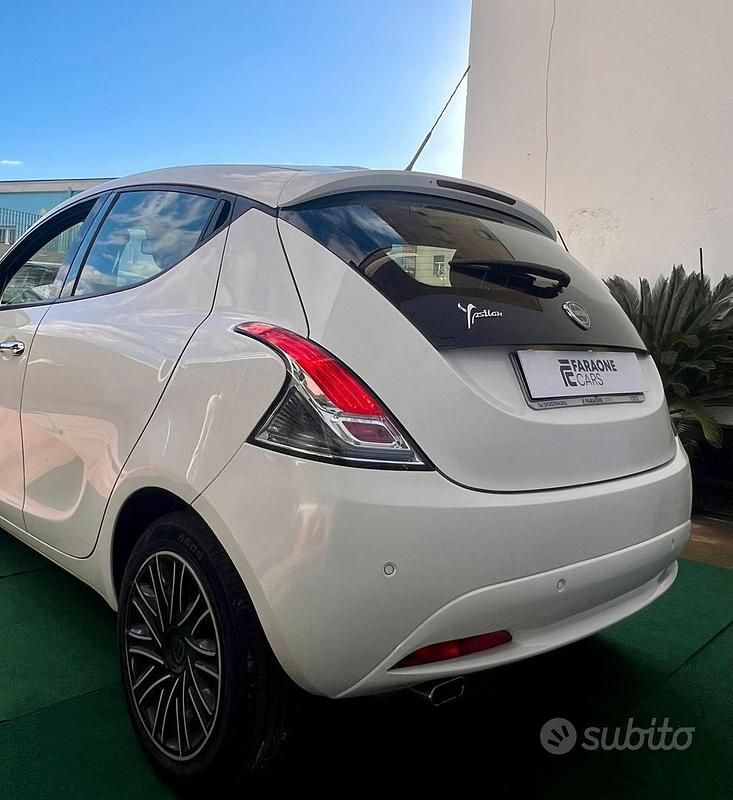Usata Lancia Ypsilon Gold 69 CV (50 kW) 2018 Bianco Utilitaria