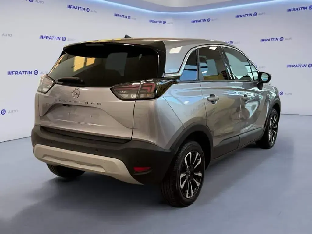 Usata Opel Crossland Elegance 110 CV (80 kW) 2024 Argento SUV