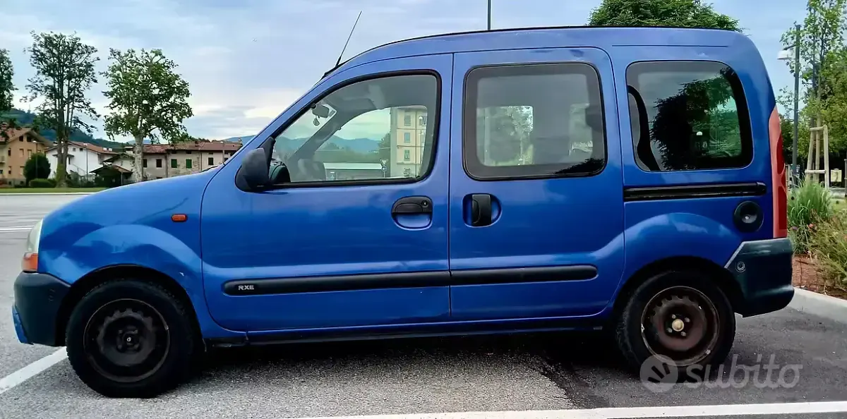 Usata Renault Kangoo 80 CV (58 kW) 2000 Blu Monovolume