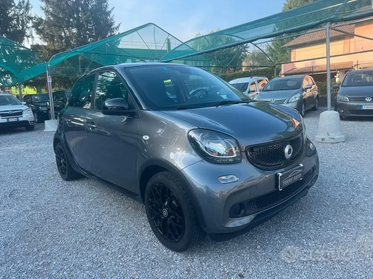 Usata Smart ForFour Passion 71 CV (52 kW) 2015 Grigio Utilitaria