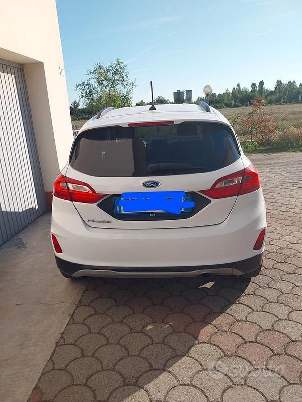 Usata Ford Fiesta Active 85 CV (62 kW) 2018 Bianco Utilitaria