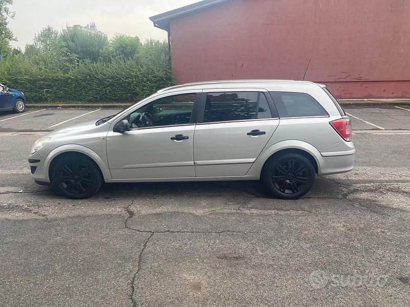 Usata Opel Astra 2007 Grigio Station wagon