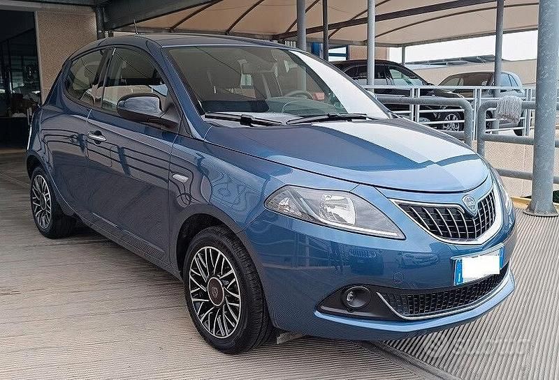 Usata Lancia Ypsilon S 70 CV (51 kW) 2024 Blu Utilitaria