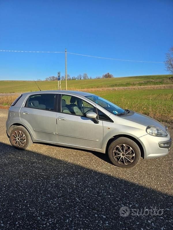 Grigio Usata 2010 Fiat Punto Evo Active Due volumi | 2700 € (Super prezzo) - Immagine 1/4