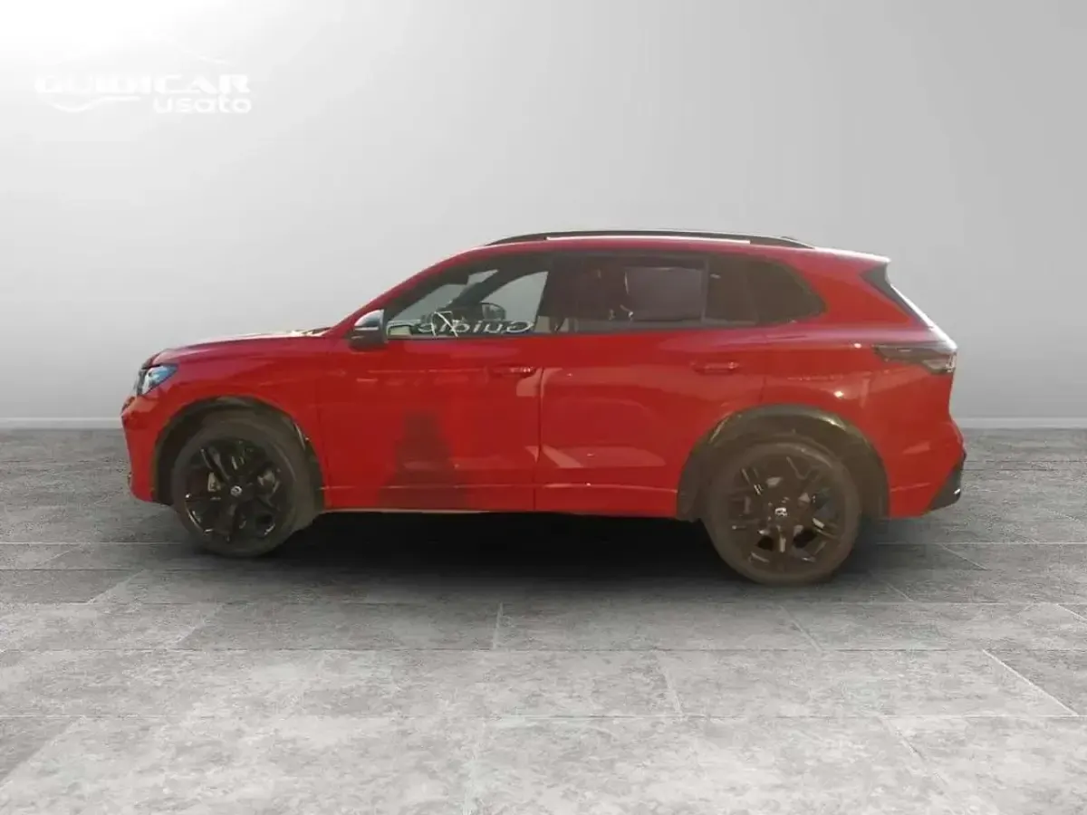 Begagnad VW Tiguan Allspace R-line 193 HK (141 kW) 2024 Röd SUV