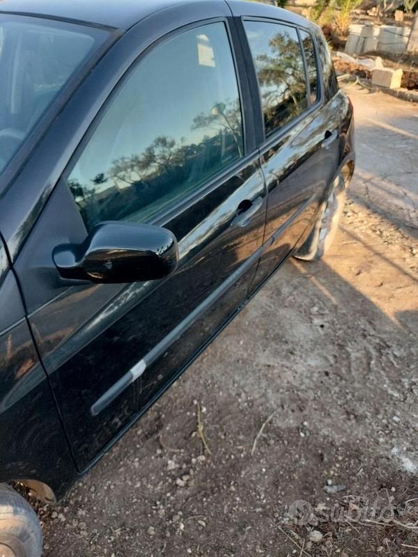 Usata Renault Clio II LE 54 CV (39 kW) 2008 Grigio Berlina