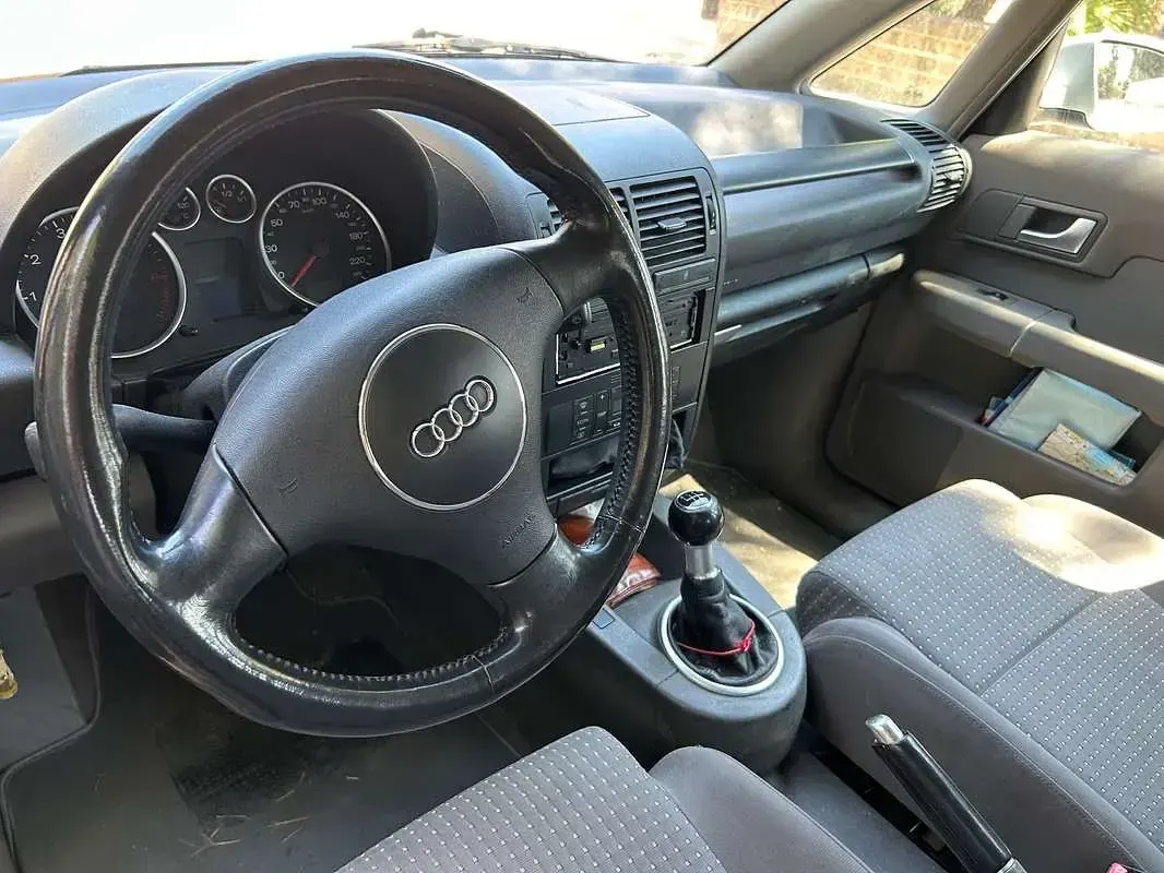 Usata Audi A2 Ambiente 75 CV (55 kW) 2001 Argento Utilitaria