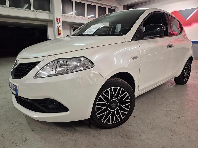 Usata Lancia Ypsilon Gold 69 CV (50 kW) 2020 Bianco Utilitaria