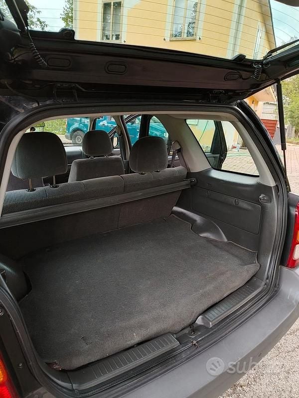 Usata Mazda Tribute 124 CV (91 kW) 2005 Nero SUV
