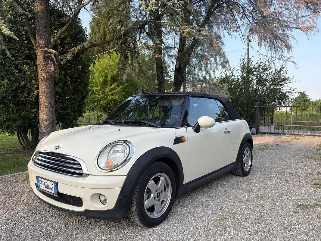 Usata Mini Cooper Cabriolet 120 CV (88 kW) 2010 Cabrio