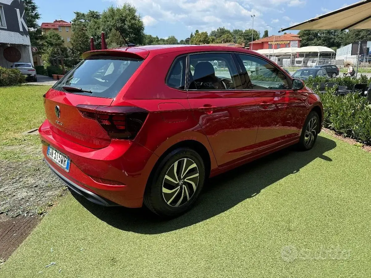 Usata VW Polo Life 95 CV (69 kW) 2023 Rosso Utilitaria