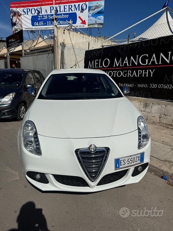 Usata Alfa Romeo Giulietta Distinctive 105 CV (77 kW) 2013 Bianco Utilitaria