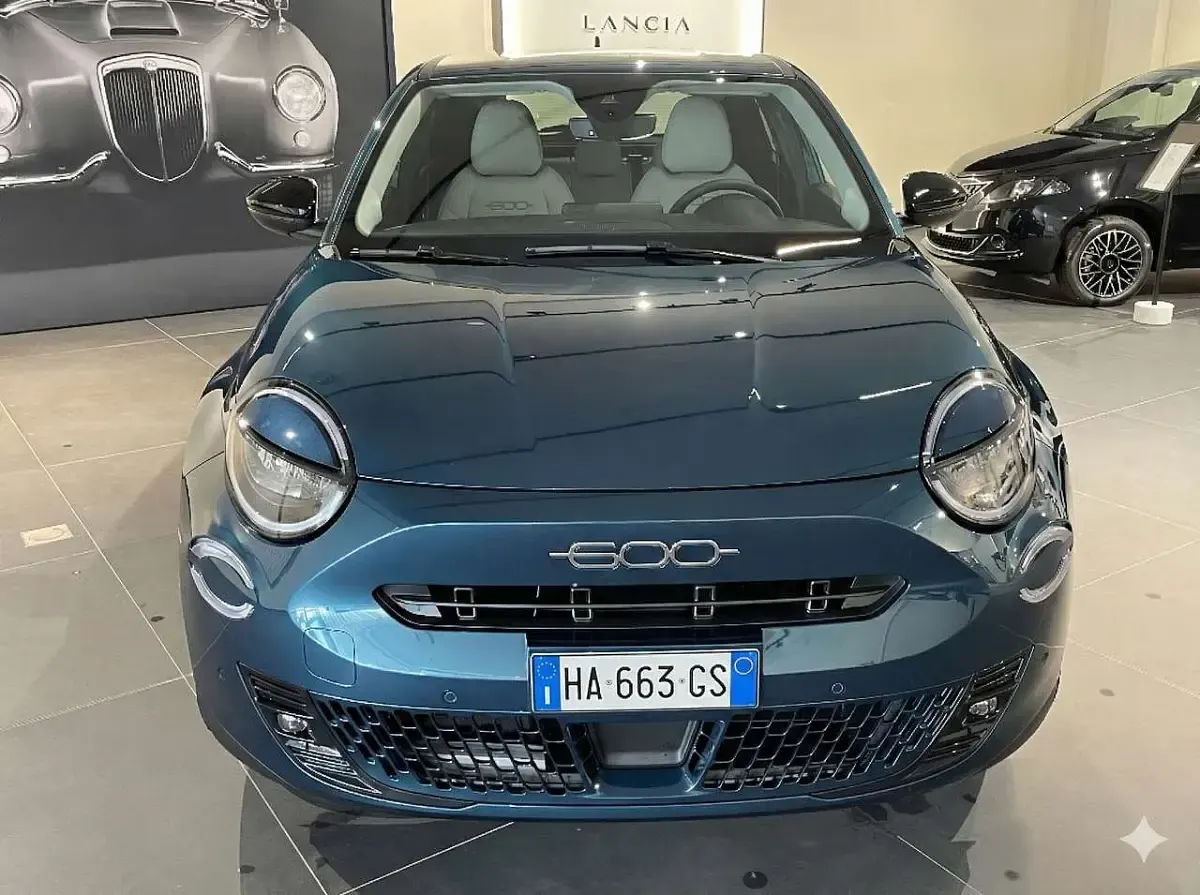 Nuova Fiat 600 99 CV (72 kW) 2026 Blu SUV