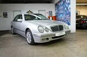 Begagnad Mercedes E200 163 HK (119 kW) 2001 Silver Sedan