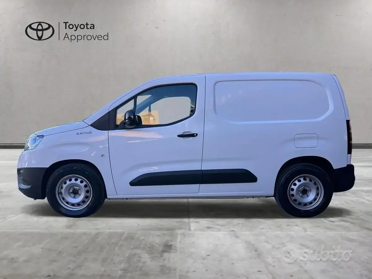 Usata Toyota Proace City Active 56 kW (77 CV) 2022 Bianco Monovolume