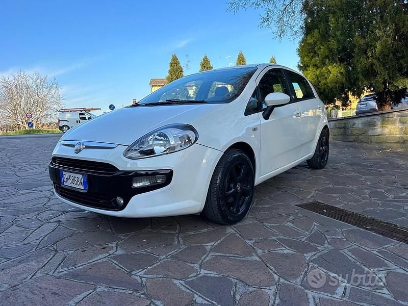 Usata Fiat Punto Evo Dynamic 77 CV (56 kW) 2011 Bianco Utilitaria