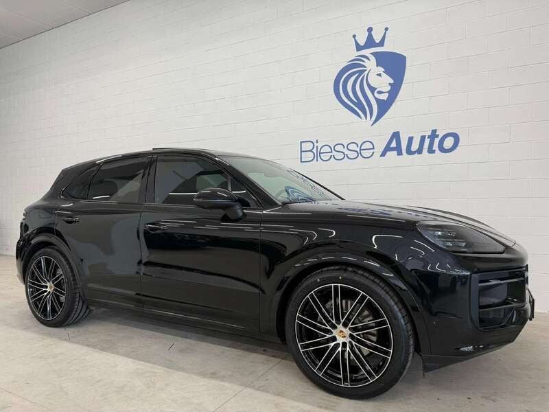 Nero sebring Usata 2024 Porsche Cayenne Black Edition SUV | 99.900 € (Buon prezzo) - Immagine 1/4