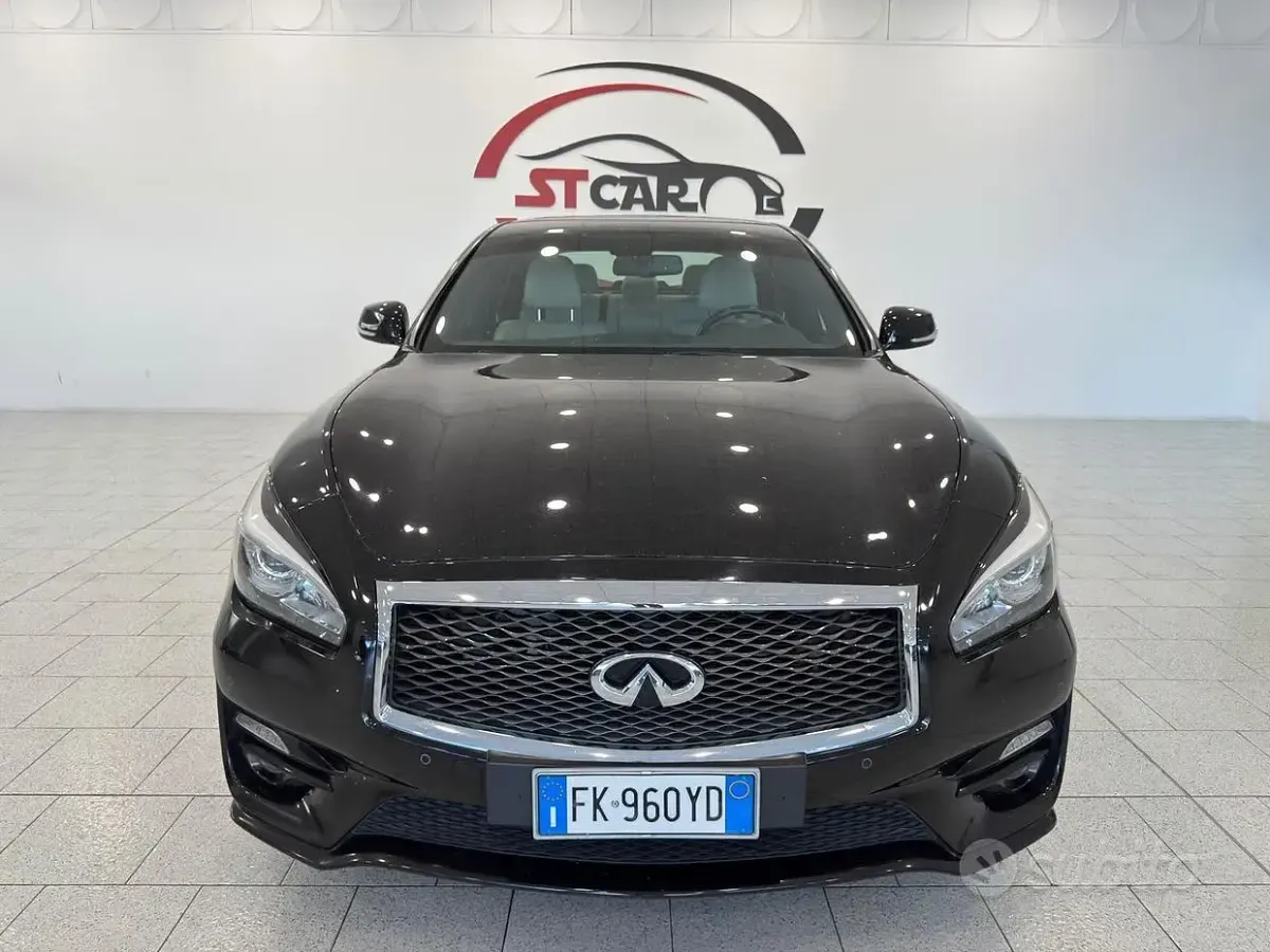 Usata Infiniti Q70 Premium Executive 170 CV (125 kW) 2015 Nero Berlina
