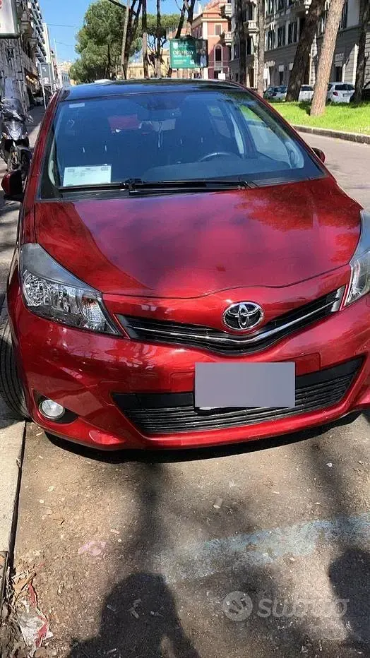 Usata Toyota Yaris Style 99 CV (72 kW) 2012 Rosso Utilitaria