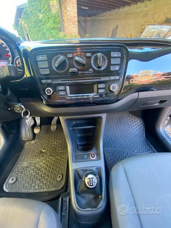Usata VW up! 68 CV (50 kW) 2014 Grigio Utilitaria