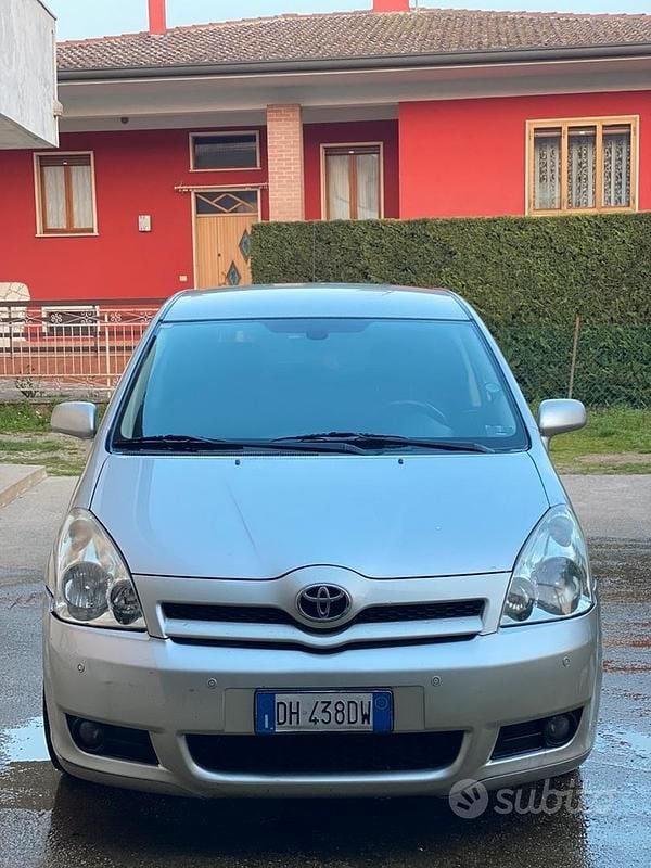 Usata Toyota Corolla 136 CV (100 kW) 2007 Grigio Station wagon