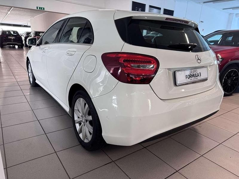 Usata Mercedes A180 109 CV (80 kW) 2016 Bianco Utilitaria