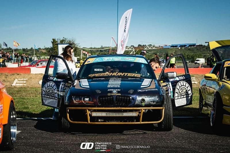 Usata 2001 BMW 330 Tre volumi | 10.000 € (Buon prezzo) - Immagine 1/4