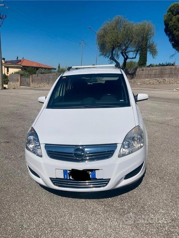 Usata Opel Zafira 101 CV (74 kW) 2009 Bianco Monovolume