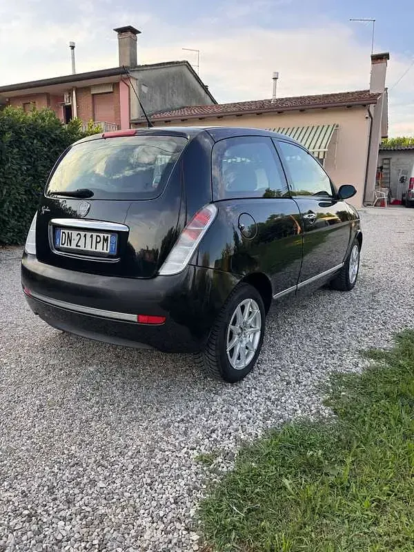 Usata Lancia Ypsilon 60 CV (44 kW) 2008 Nero Utilitaria
