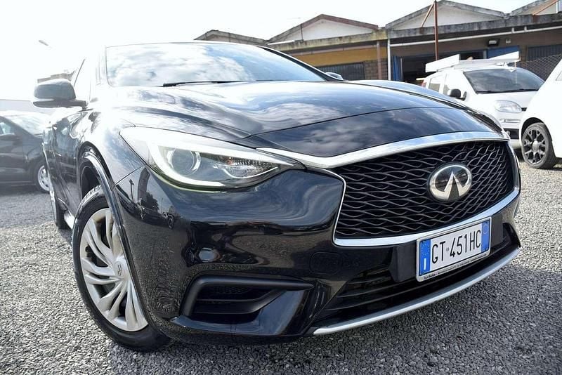 Nero Usata 2018 Infiniti Q30 SUV | 13.800 € (Buon prezzo) - Immagine 1/4