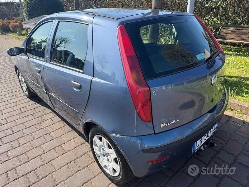Usata Fiat Punto 69 CV (50 kW) 2005 Blu Utilitaria