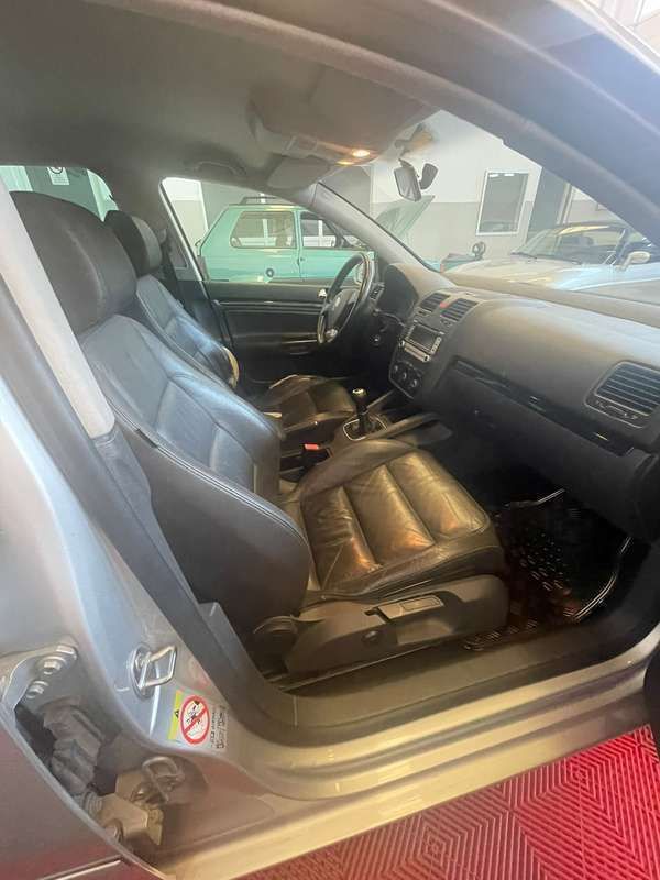 Argento Usata 2009 VW Golf VI Highline Tre volumi | 2800 € (Super prezzo) - Immagine 1/4