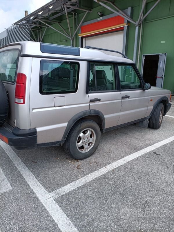 Grigio Usata 2000 Land Rover Discovery 2 SUV | 6000 € (Ottimo prezzo) - Immagine 1/4