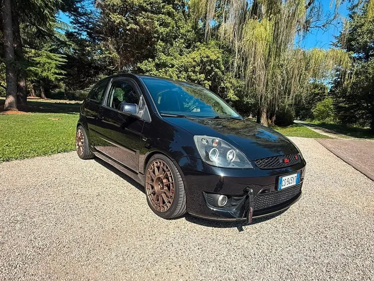 Usata Ford Fiesta ST 150 CV (110 kW) 2005 Nero Utilitaria