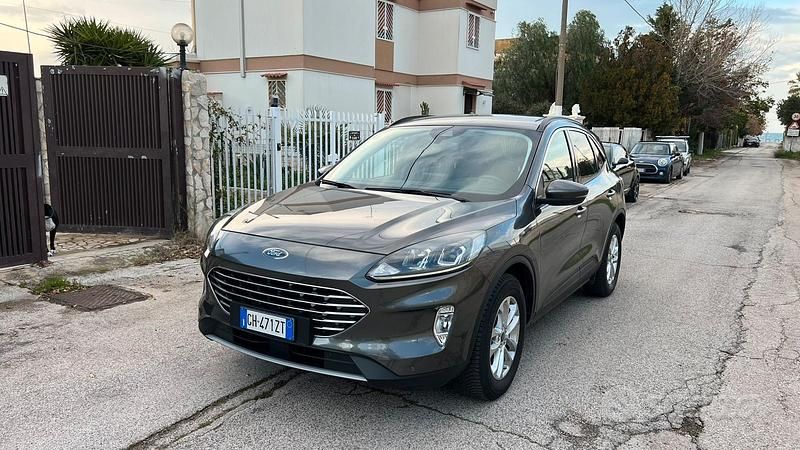 Usata Ford Kuga Business Edition 120 CV (88 kW) 2022 Grigio SUV
