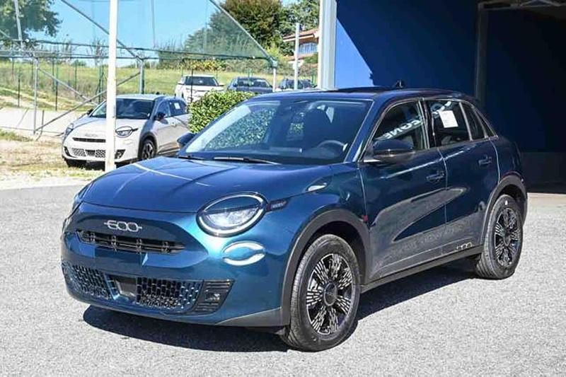 Nuova Fiat 600 Pop 101 CV (74 kW) 2026 Blu SUV