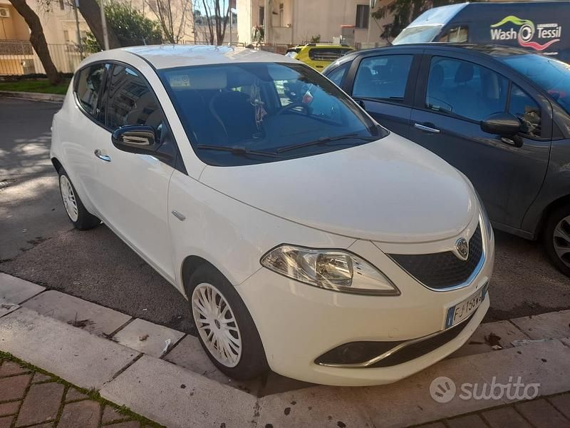Usata Lancia Ypsilon 2017 Bianco Utilitaria