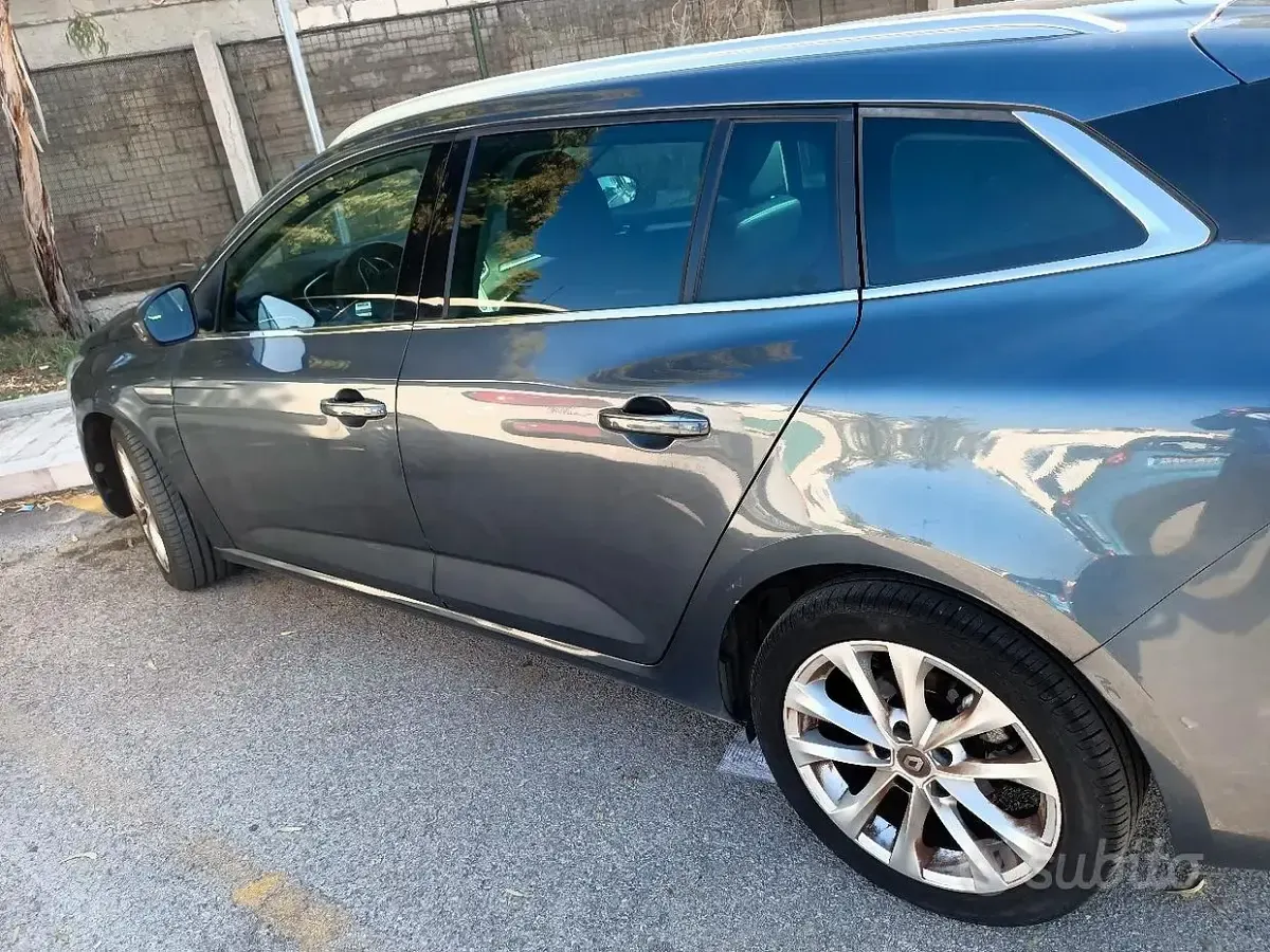 Usata Renault Mégane IV 110 CV (80 kW) 2017 Grigio Station wagon