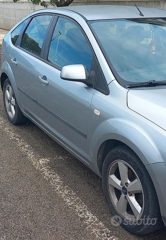 Usata Ford Focus 100 CV (73 kW) 2005 Grigio Berlina