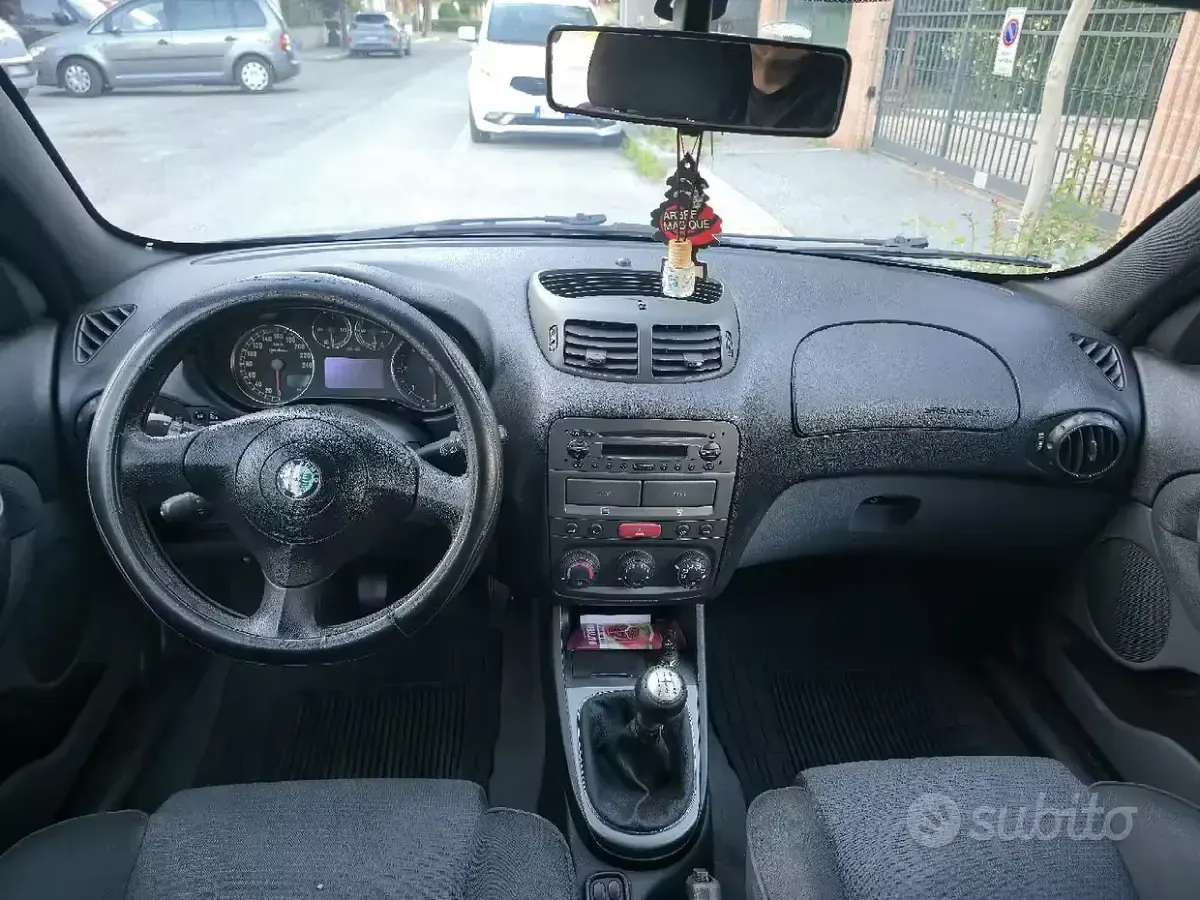Usata Alfa Romeo 147 120 CV (88 kW) 2009 Nero Utilitaria