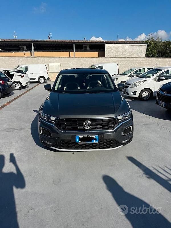 Usata VW T-Roc 150 CV (110 kW) 2019 Grigio SUV