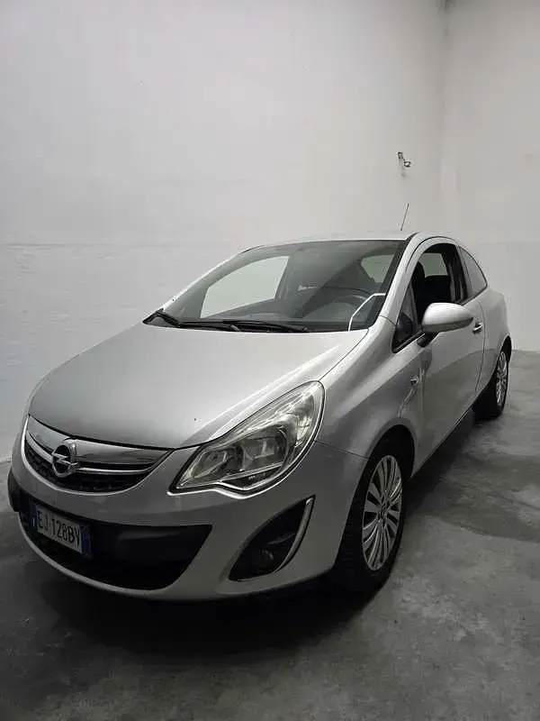 Usata Opel Corsa Edition 86 CV (63 kW) 2012 Utilitaria